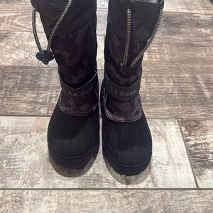 L.L. Bean kids snow boots size 11